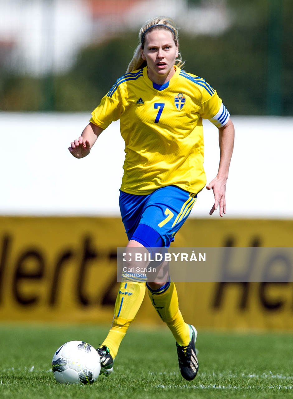 Lisa Dahlkvist, Sverige