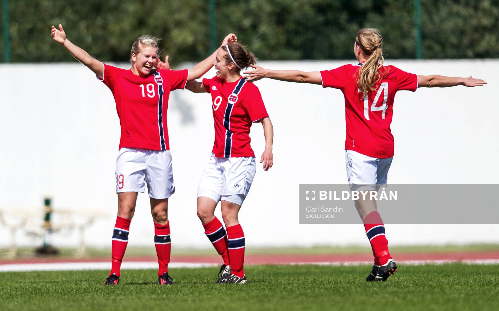 Ada S. Hegerberg, Norge, jublar