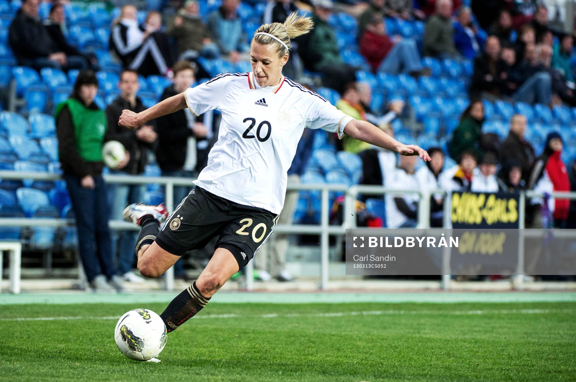 Fotboll, Dam, Algarve Cup, Tyskland - USA: Lena Goebling, Tyskland, gör sig redo att skjuta.