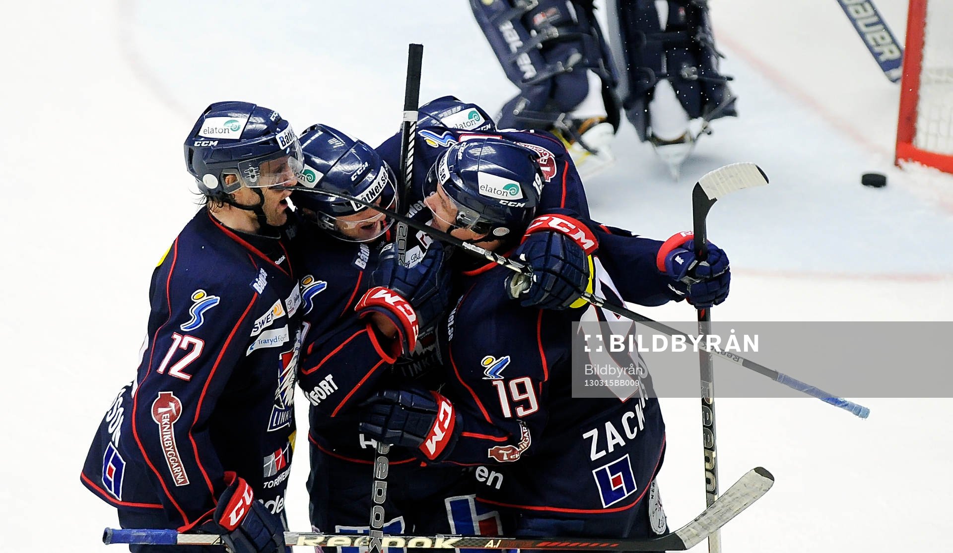 Linköpings nr 11	 Simon Hjalmarsson gratuleras