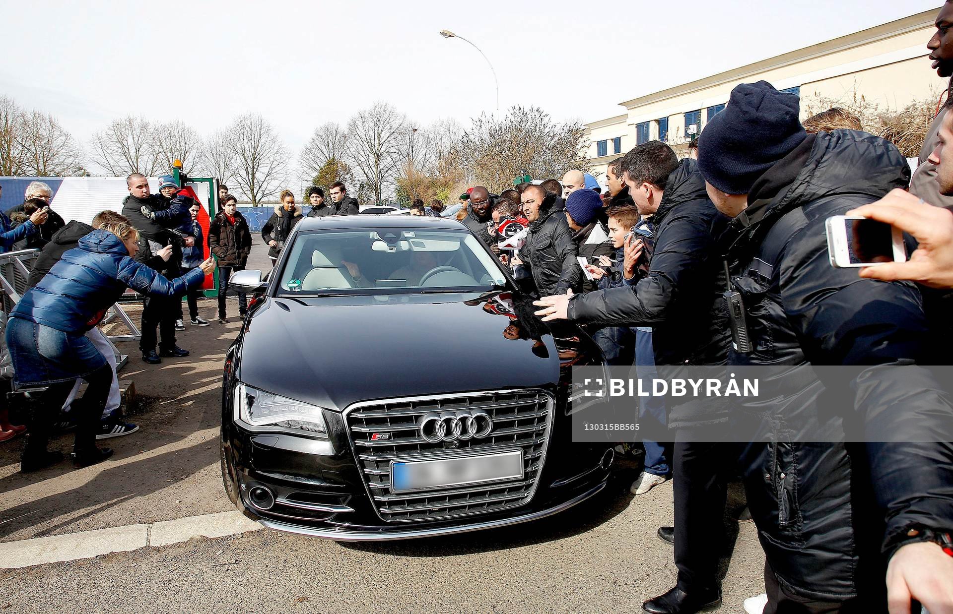 DAVID BECKHAM quitte le camp des loges - 15.03.2013 -