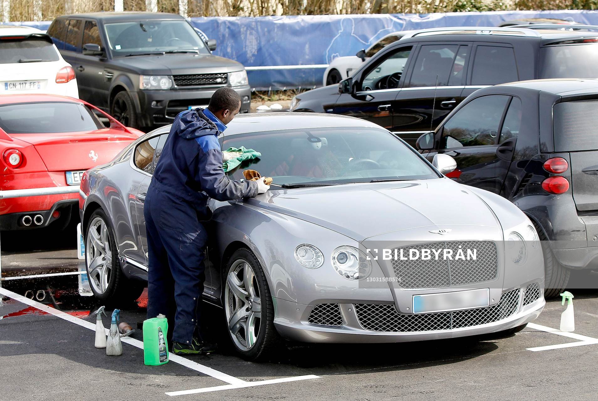 Nettoyage des voitures des joueurs - 15.03.2013 -