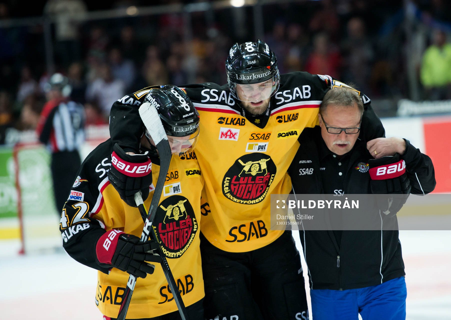 Pavel Skrbek, Luleå, får hjälpas av planen i slutet av