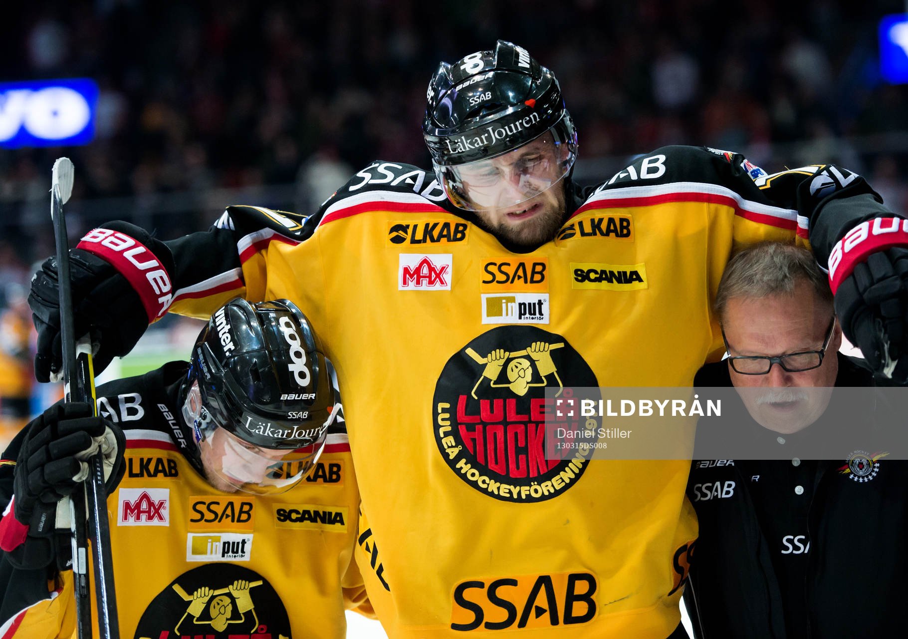 Pavel Skrbek, Luleå, får hjälpas av planen i slutet av