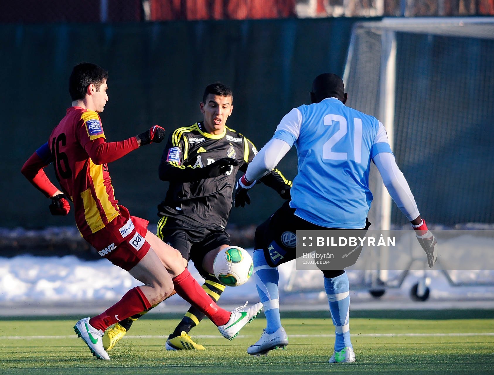 Syrianska nr 16 Rabi Elia och Syrianska målvakt nr 21