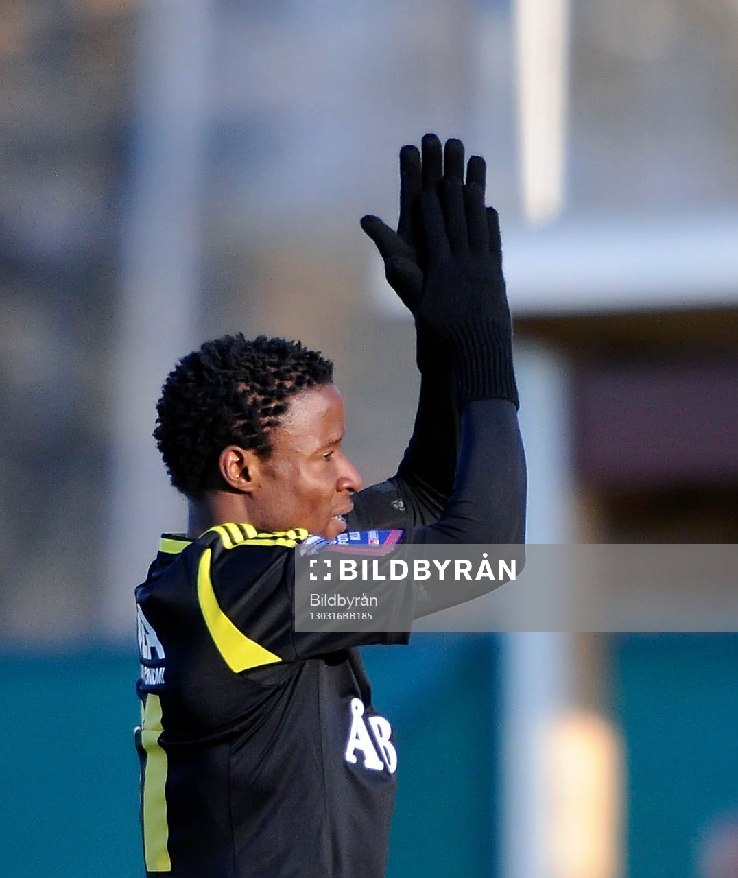 AIKs nr 21 Kennedy Igboananike jublar 1-0 målet