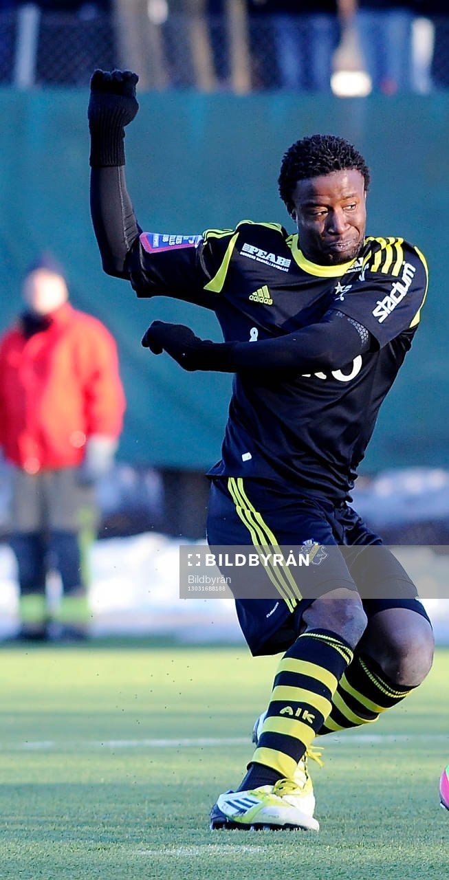 AIKs nr 21 Kennedy Igboananike jublar 1-0 målet
