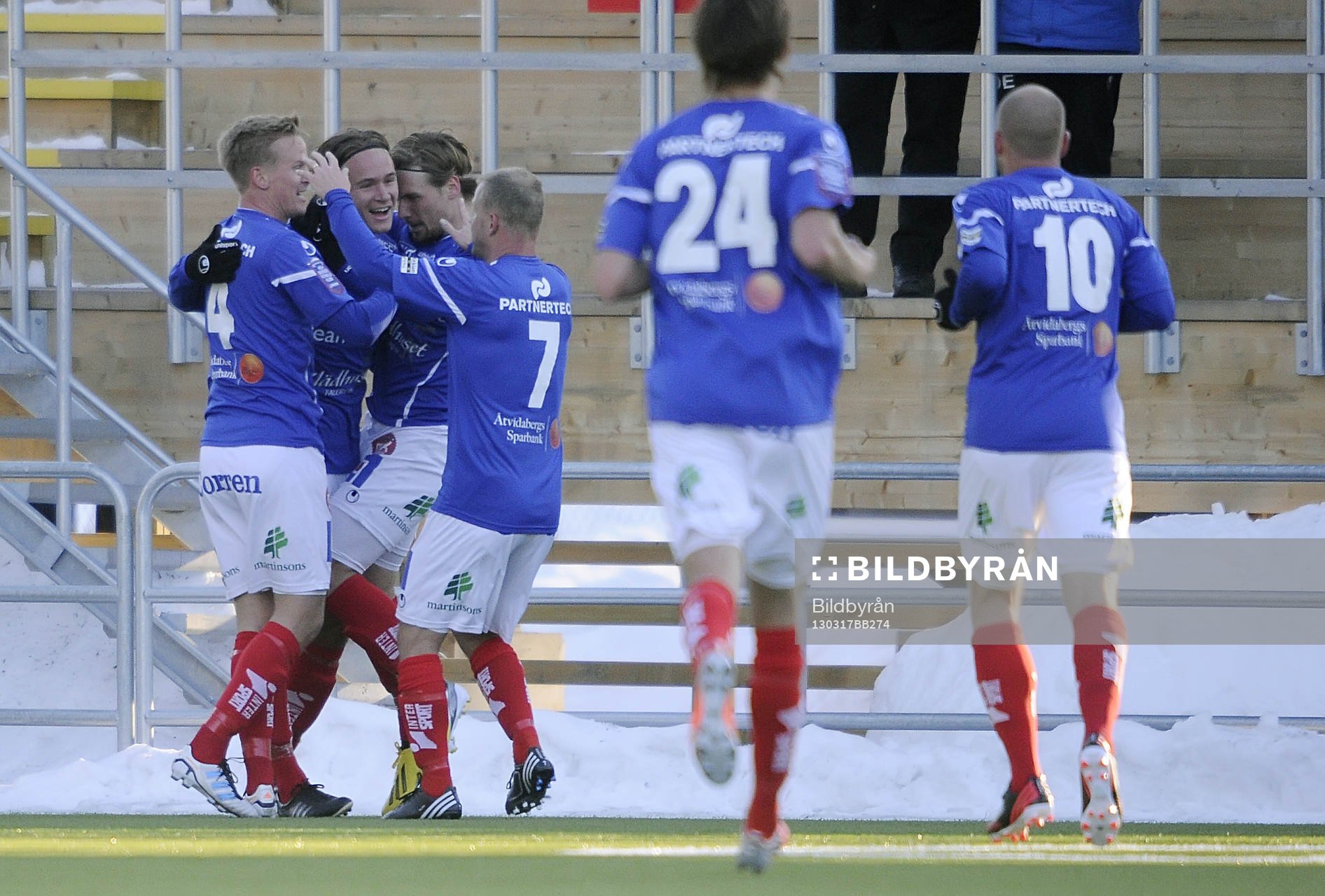 Åtvidabergs nr 11 Viktor Prodell jublar