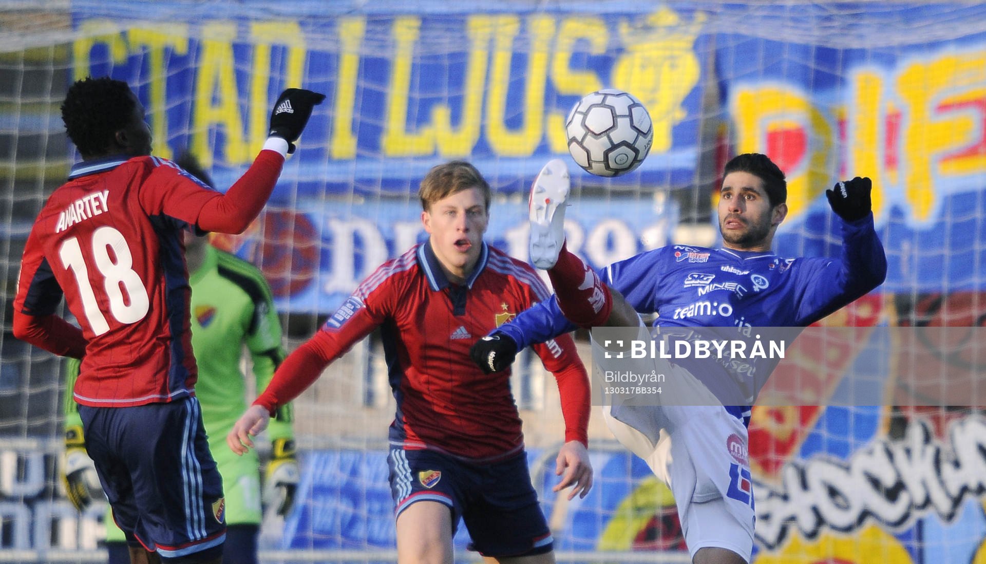 Djurgårdens nr 18 Daniel Amartey och Åtvidabergs nr 25