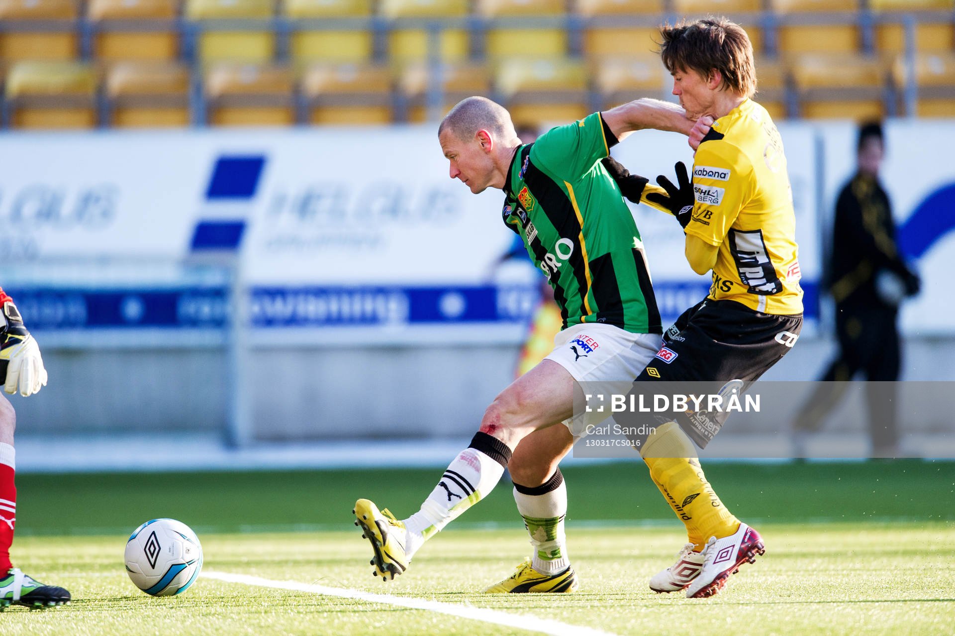 Anderas Augustsson, Gais, håller undan Lasse Nilsson,