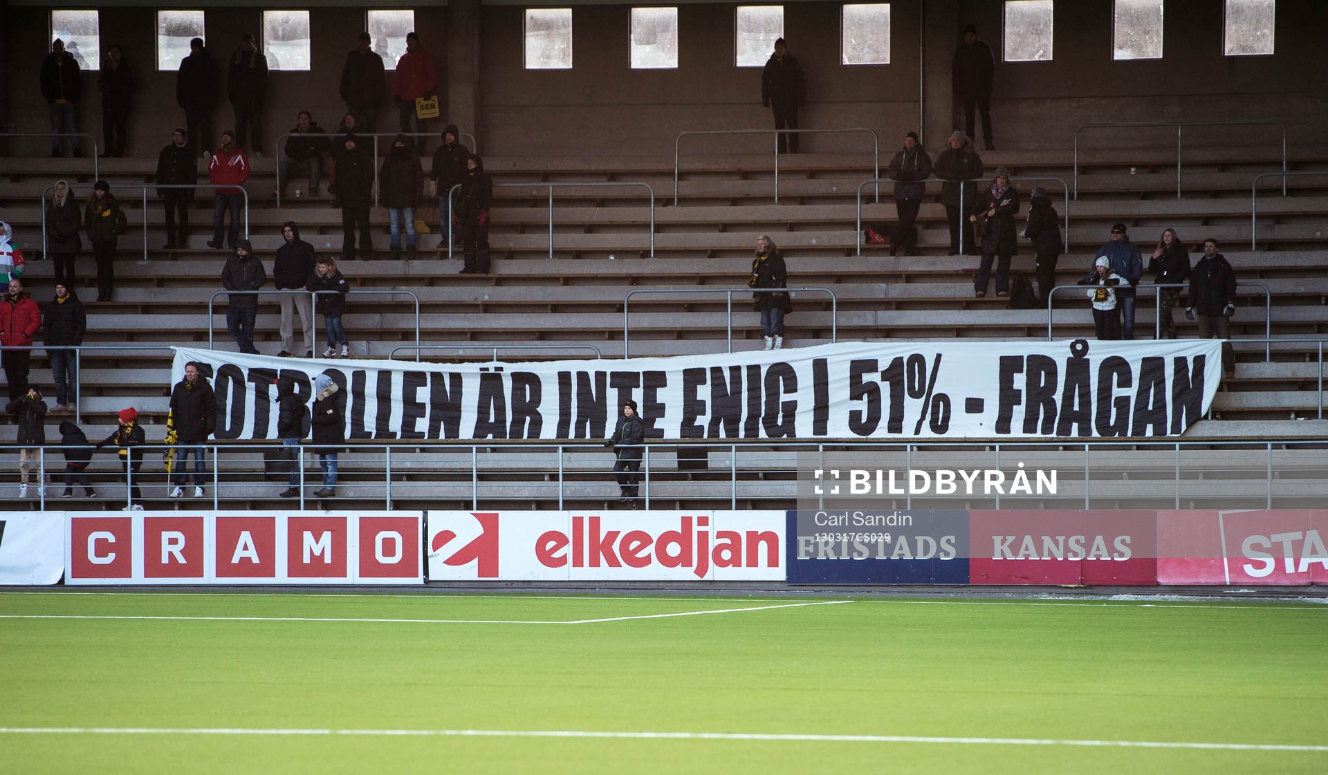 Tifo på Elfsborgsläktaren med texten, Fotbollen är inte
