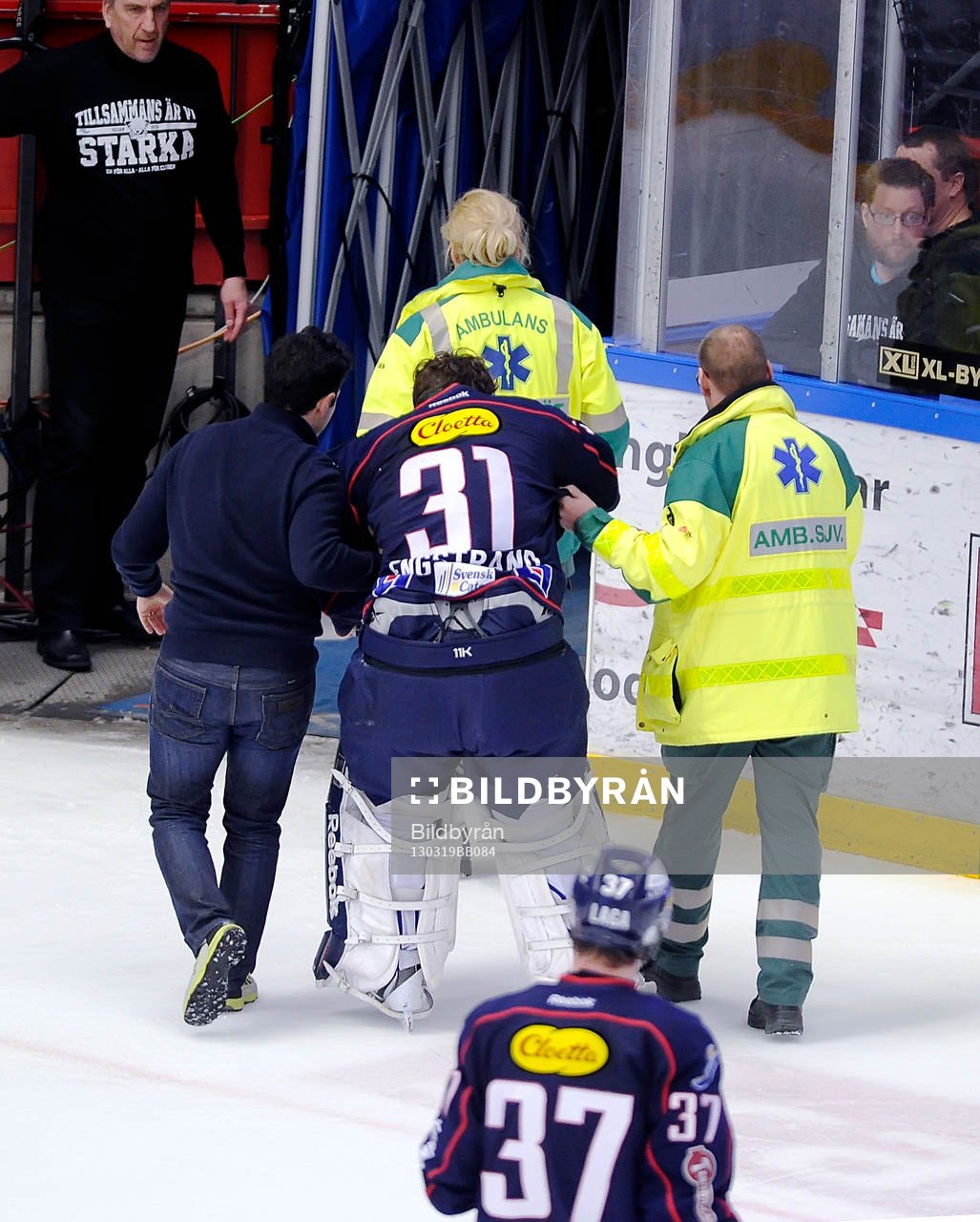 Linköpings målvakt nr 31 Christian Engstrand blev skadad