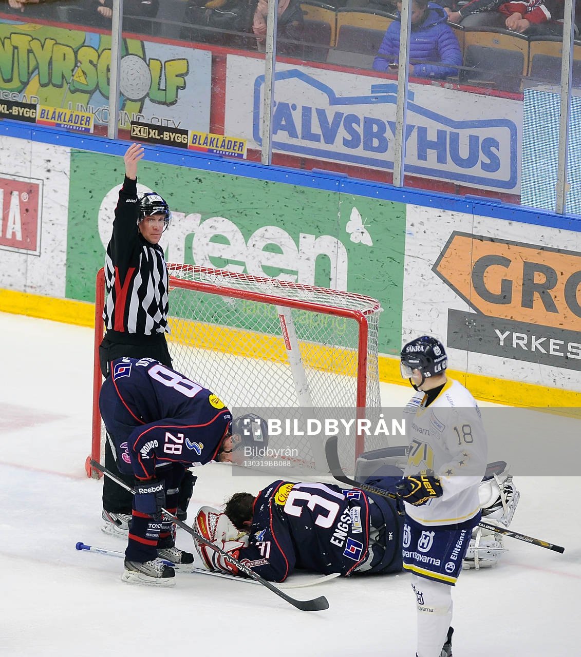 Linköpings målvakt nr 31 Christian Engstrand blev skadad