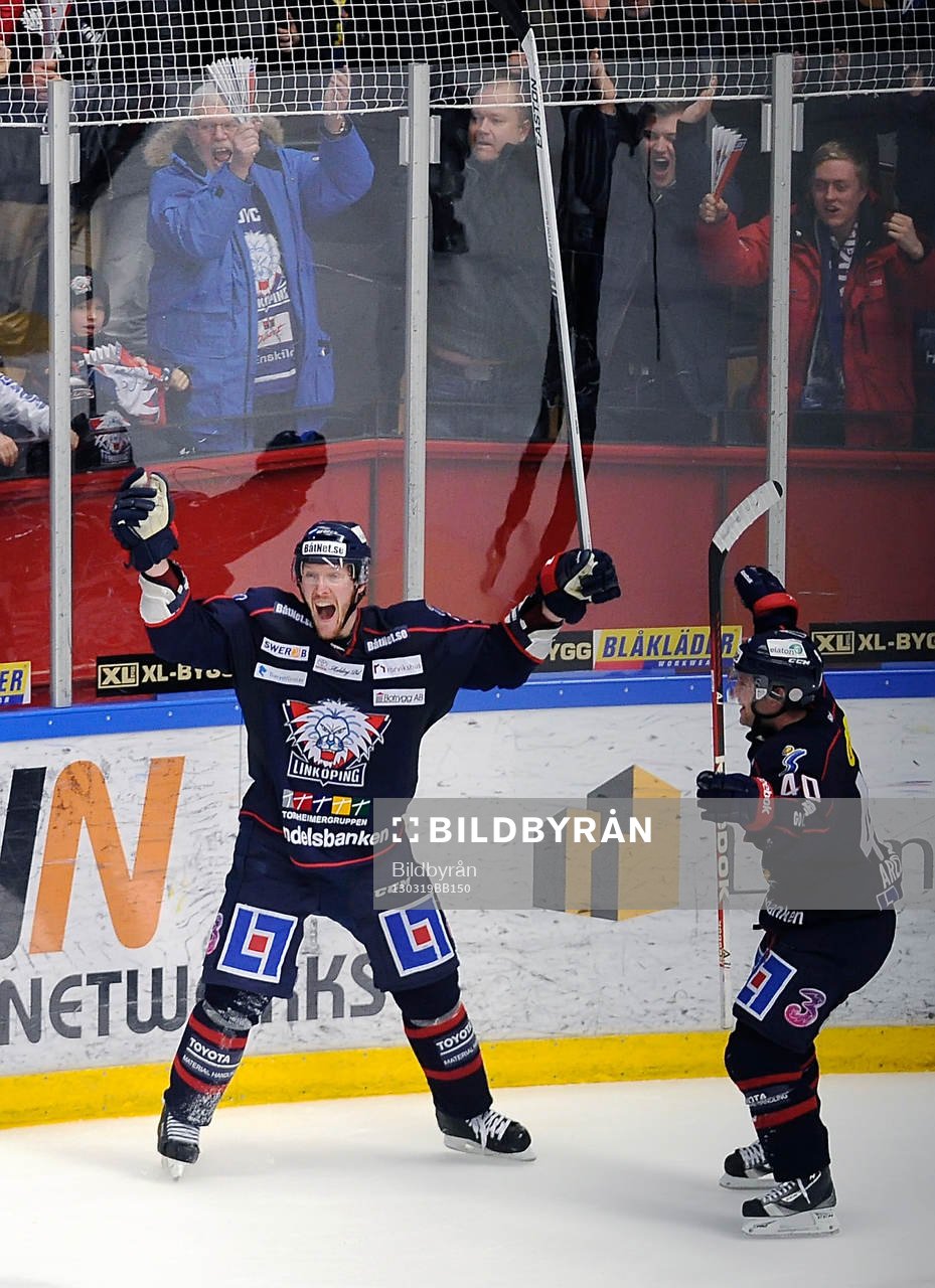 Jubel 4-4 målet av Linköpings nr 37 Lee Goren
