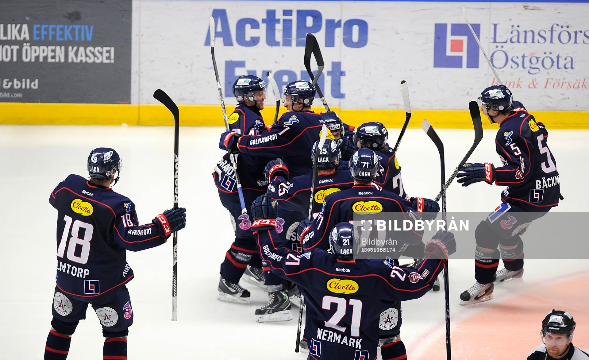 Jubel 5-4 målet av nr 11 Simon Hjalmarsson