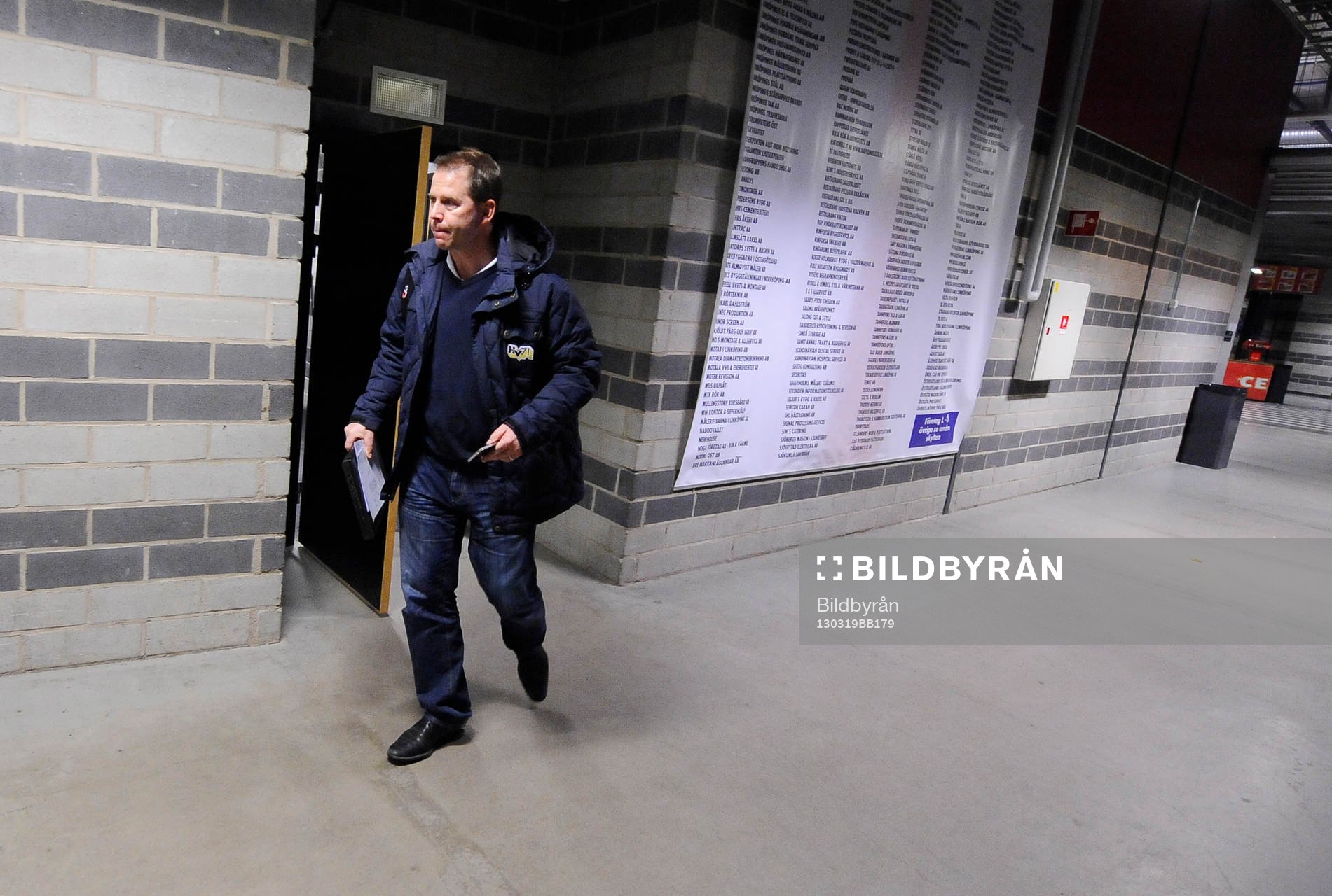 En sammanbiten HV71 tränare Ulf Dahlen lämnade Cloetta