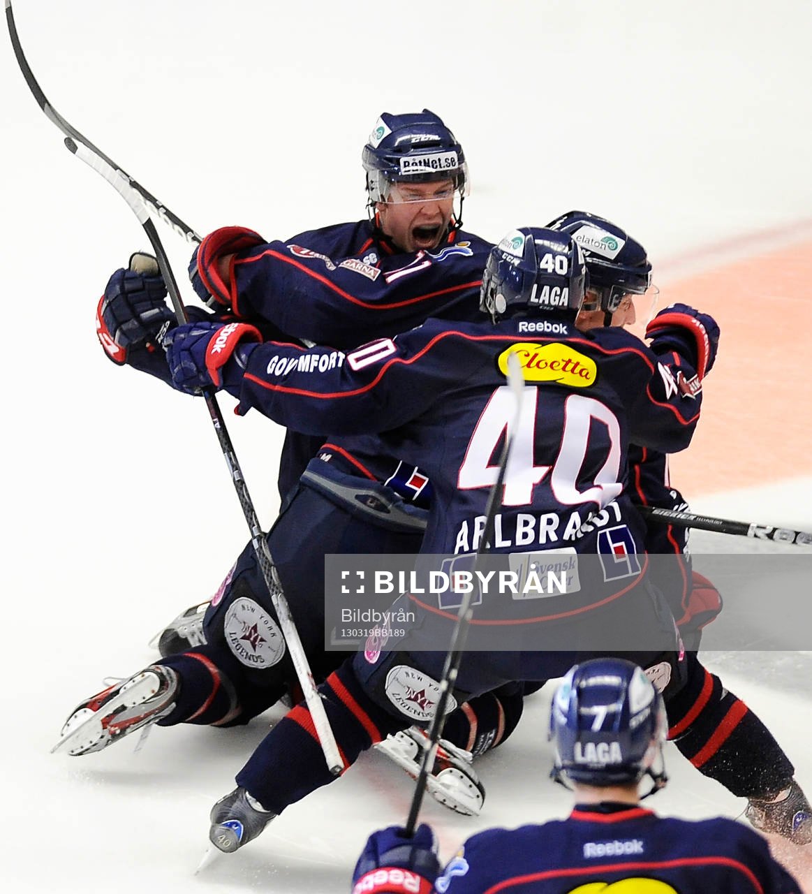 Simon Hjalmarsson jublar