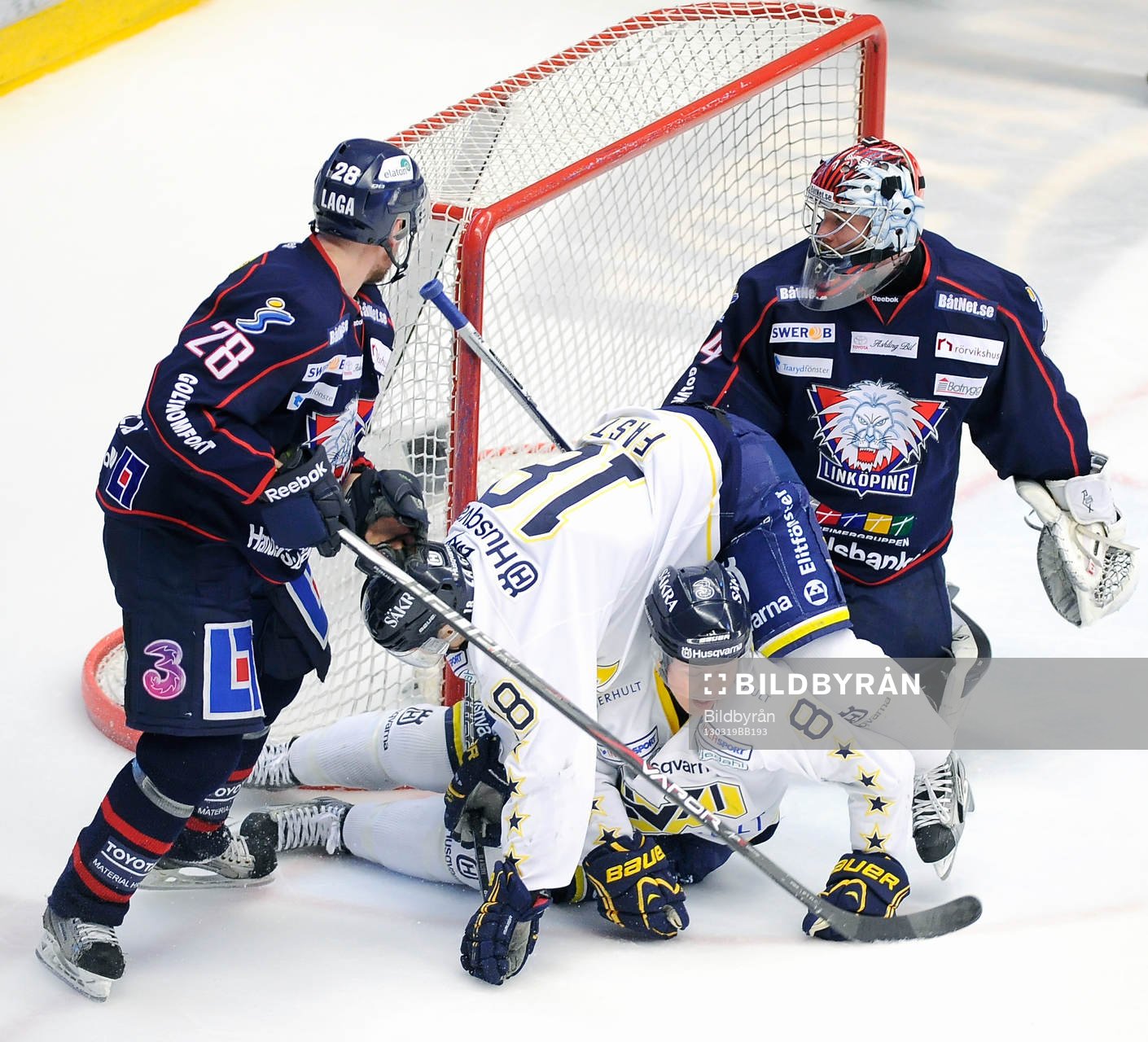 HV71 Jesper Fasth och Rhett Rakhshani kör fast i