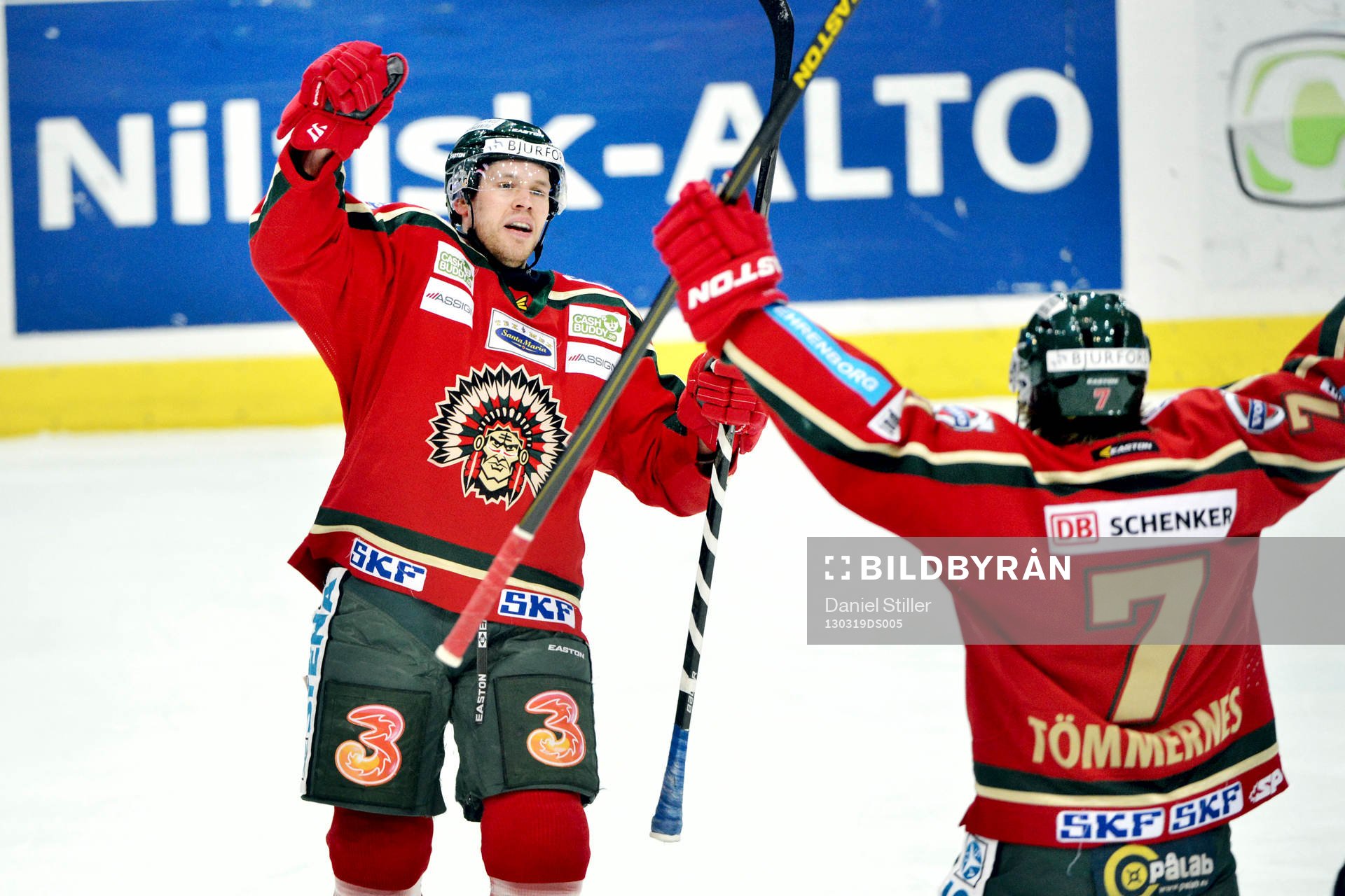 Frölundas nr 5 Christian Bäckman jublar