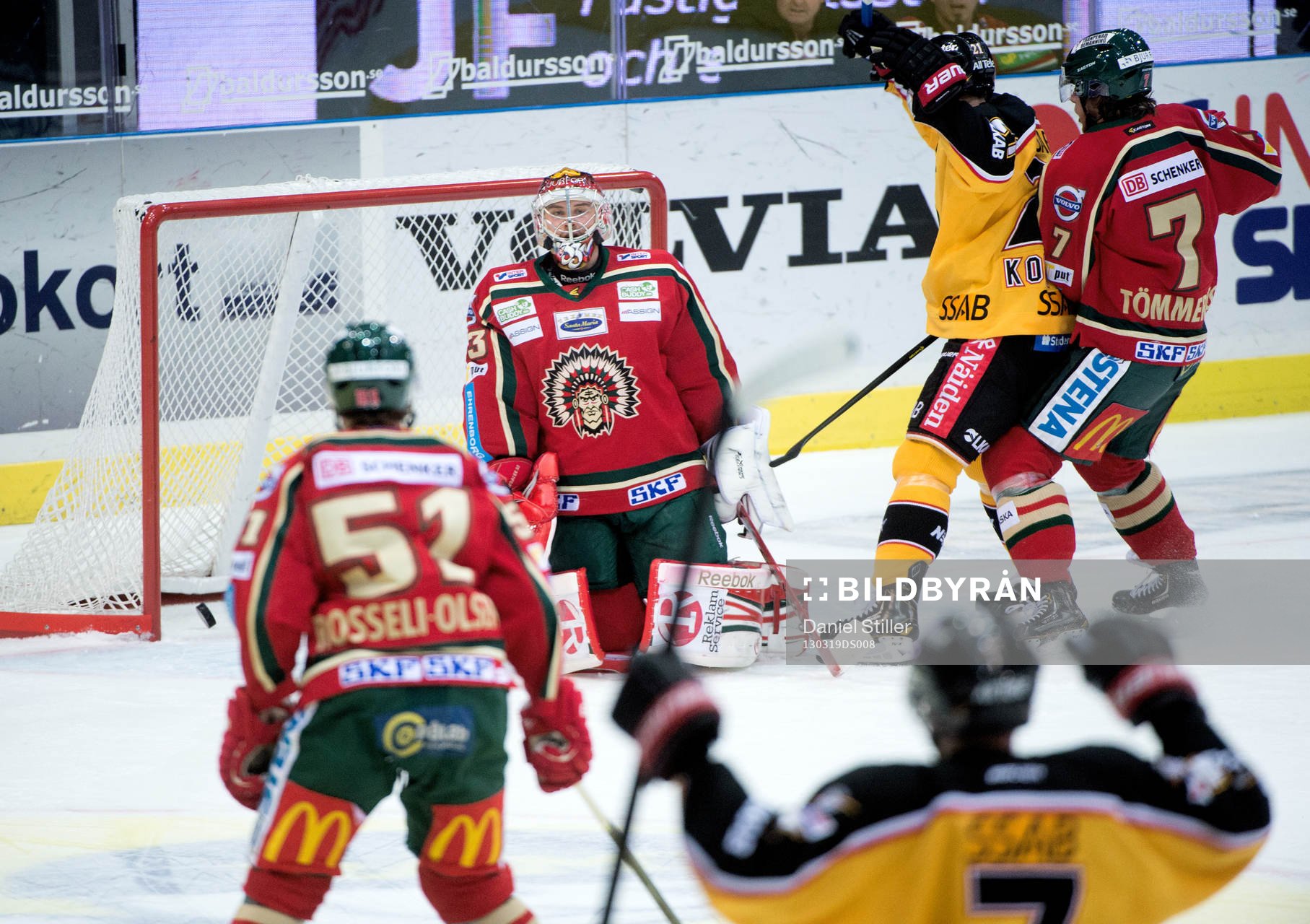 Jan Sandström, Luleå, gör 1-1 bakom Julius Hudacek,