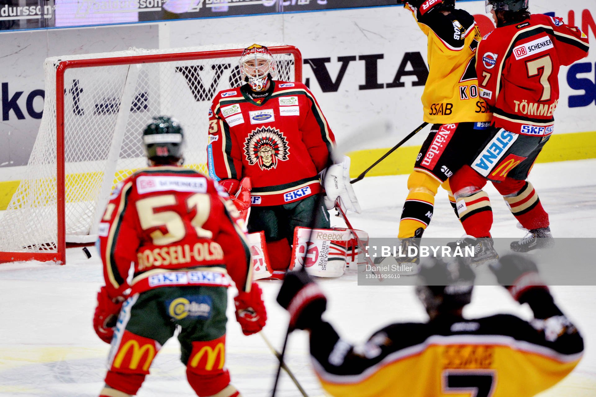 Luleås nr 7 Jan Sandström gör 1-1 bakom Frölundas