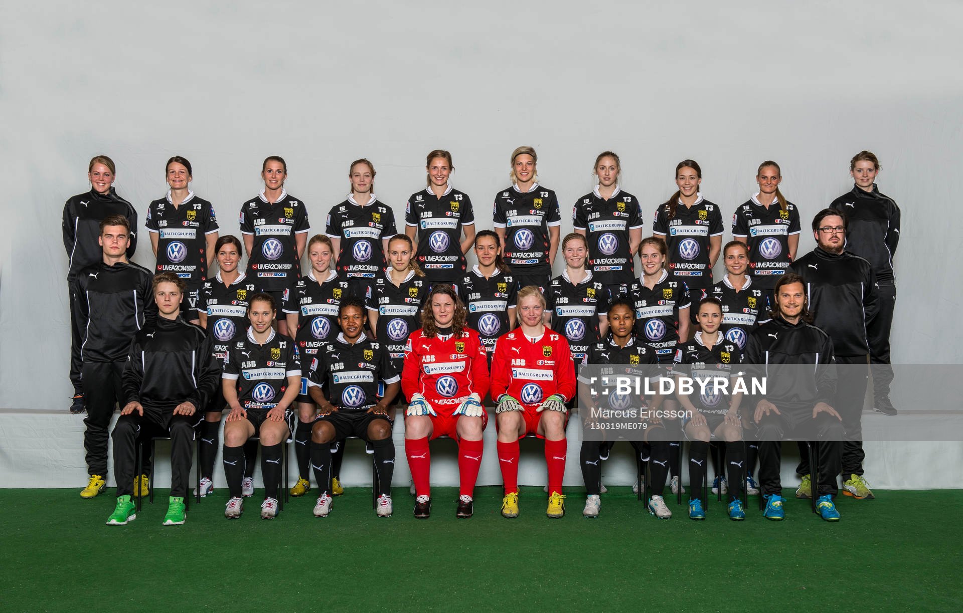 Bak fr.v. Malin Skoog, Katrín Jónsdóttir, Emma Berglund,