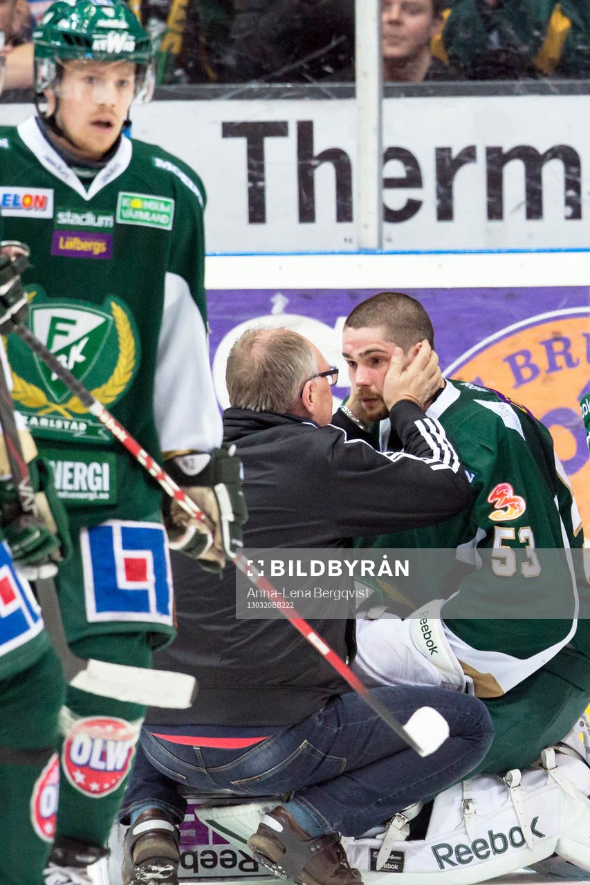 Alexander Salak, Färjestad  kollas upp av Färjestads