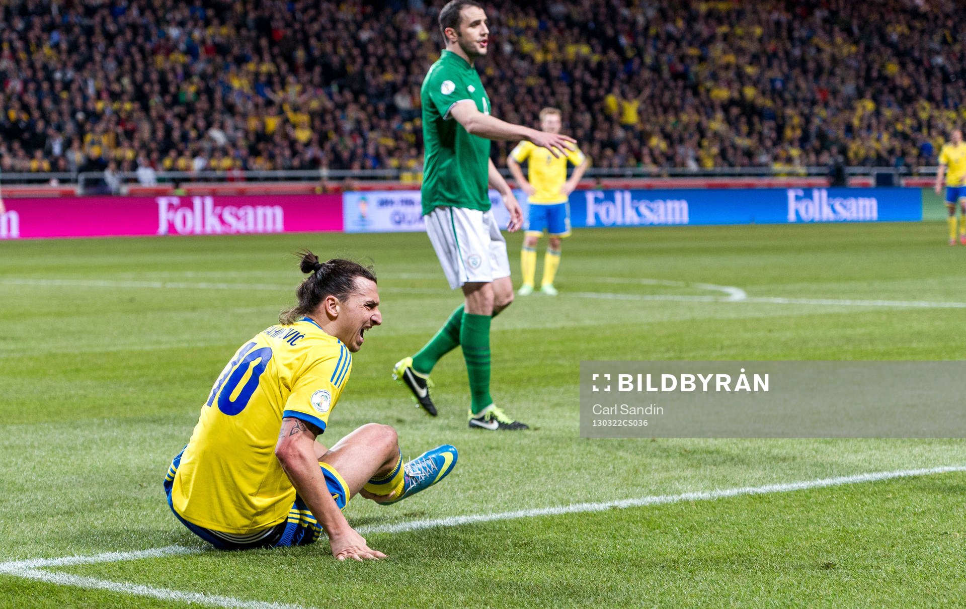 Zlatan Ibrahimović, Sverige, får ont