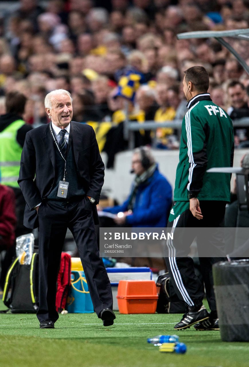 Giovanni Trapattoni, förbundskapten Irland, pratar med