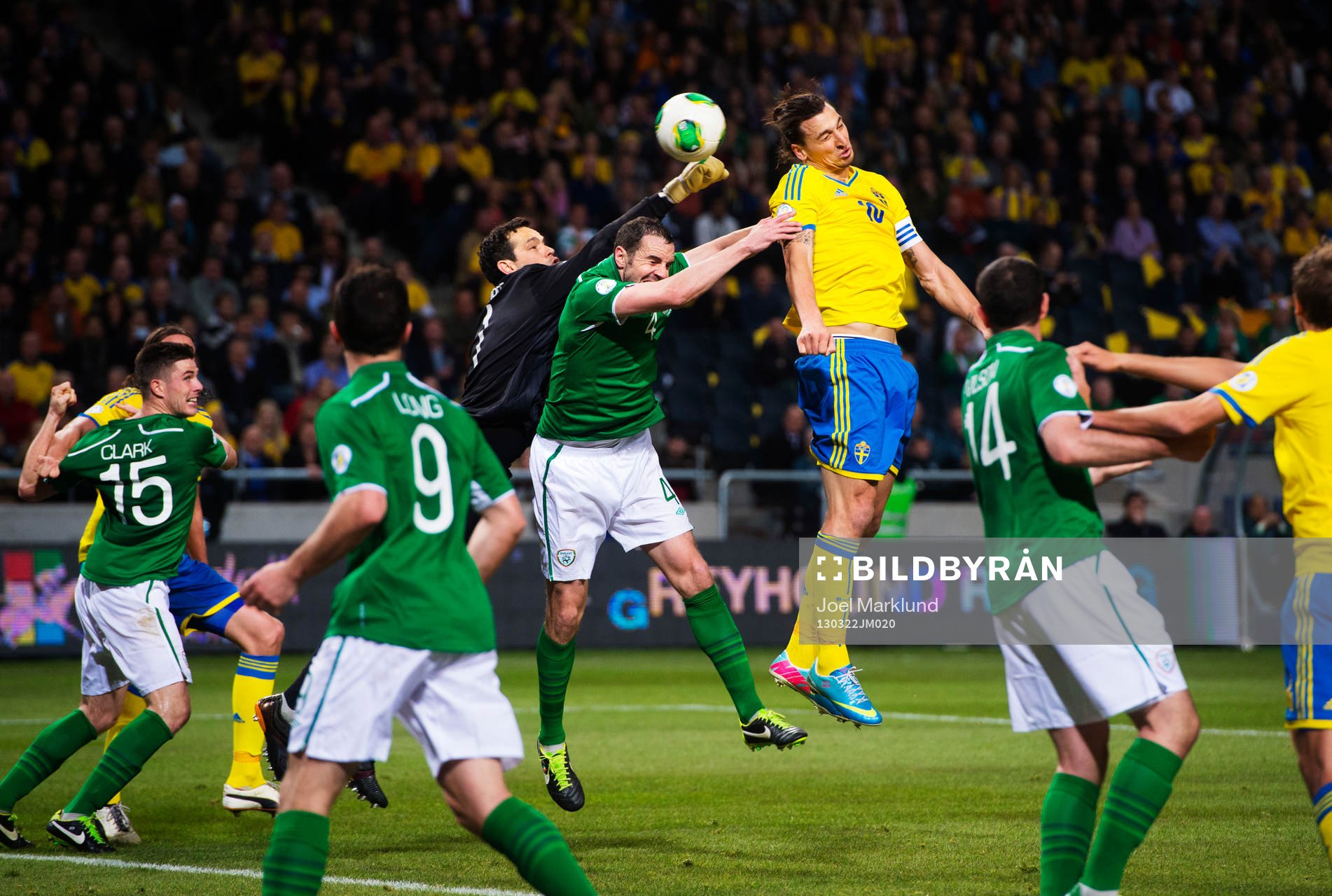 Zlatan Ibrahimovic, Sverige, nickar bollen mot mål