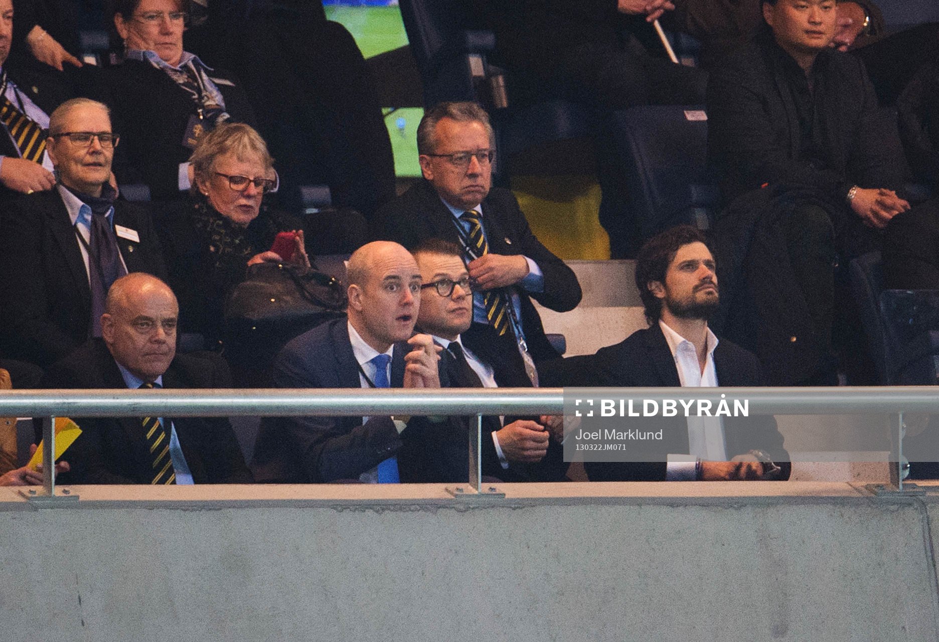 Fotboll, VM-kval, Sverige - Irland: Statsminister Fredrik Reinfeldt, prins Daniel och prins Carl Philip kollar på matchen.
