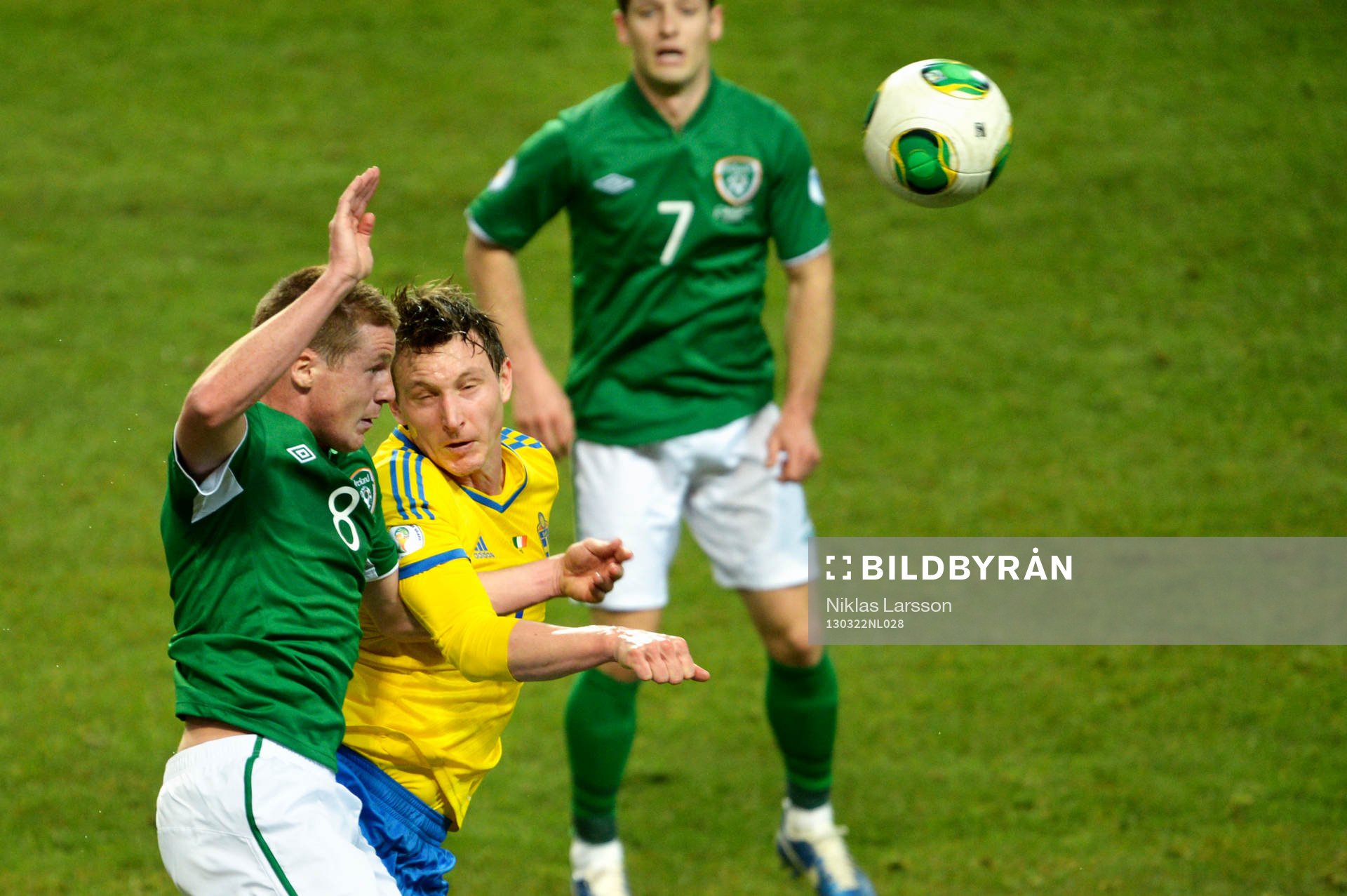 James McCarthy, Irland i kamp om bollen med Kim