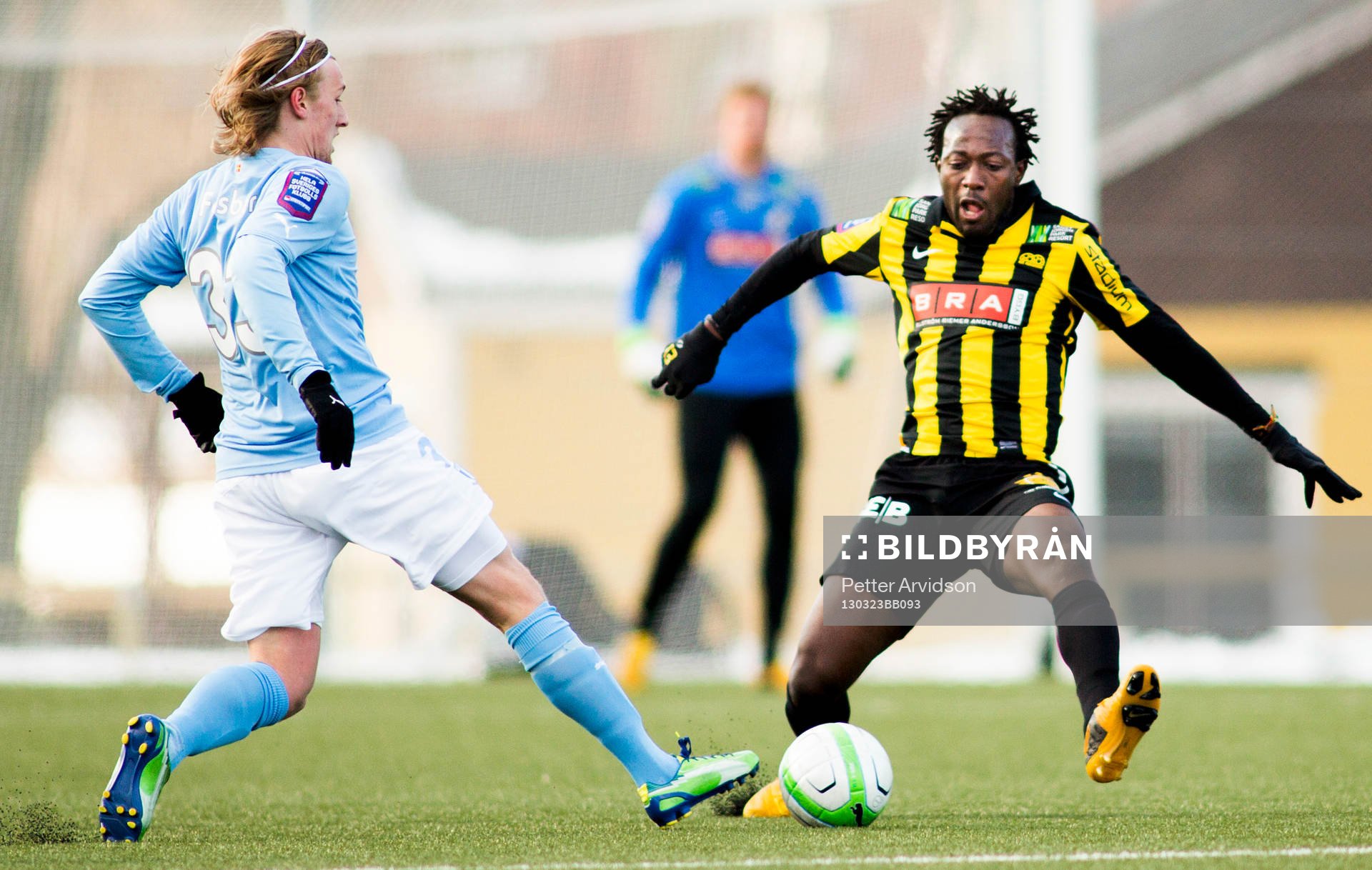 Emil Forsberg, Malmö FF, i kamp med, Reuben Ayarna, Häcken