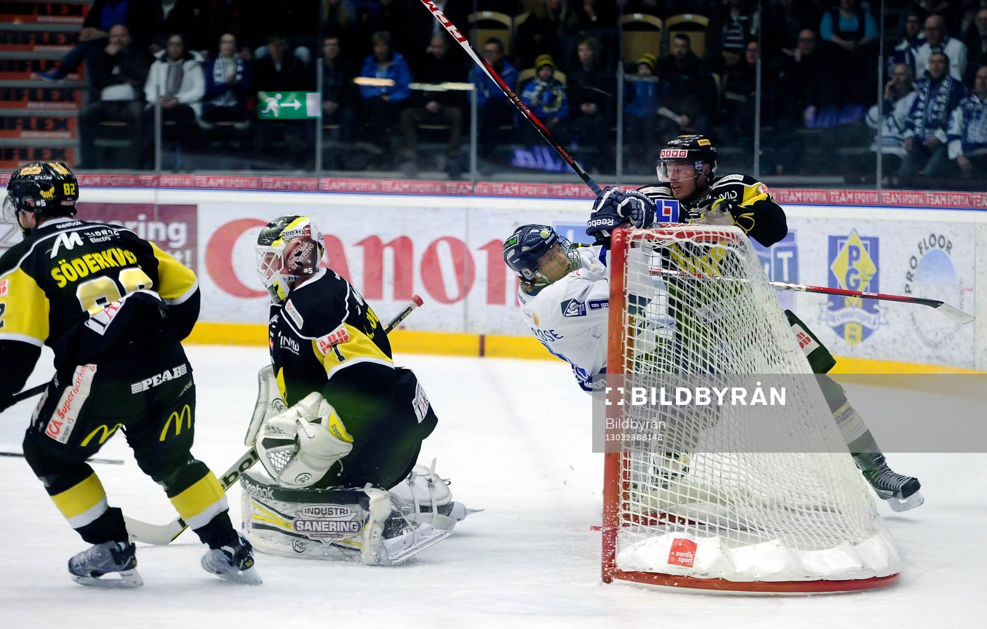 Västerås målvakt nr 1 Lars Johansson och Leksands nr 9