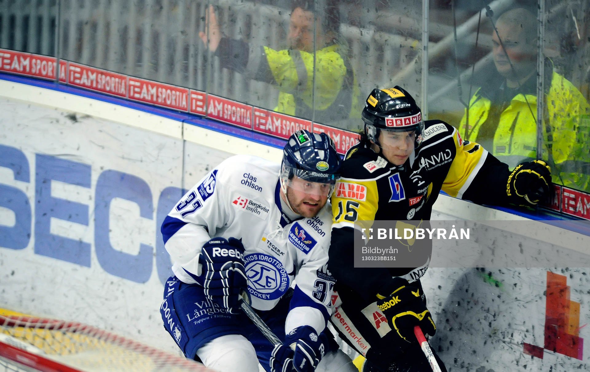 Västerås nr 15 Kevin Weiskog och Leksands nr 37 Mattias