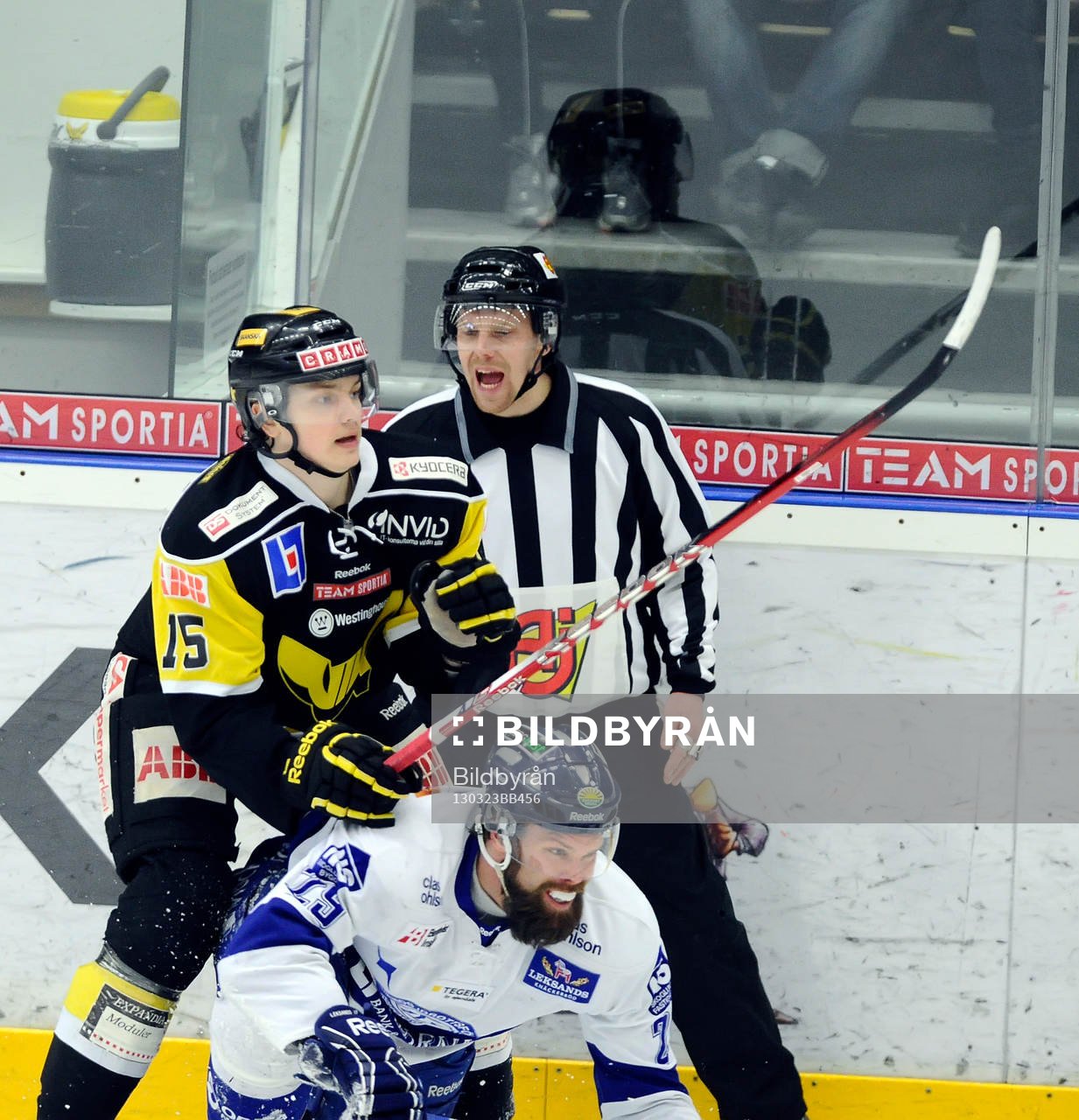 Leksands nr 29 Joonas Rönnberg och Västerås nr 15 Kevin