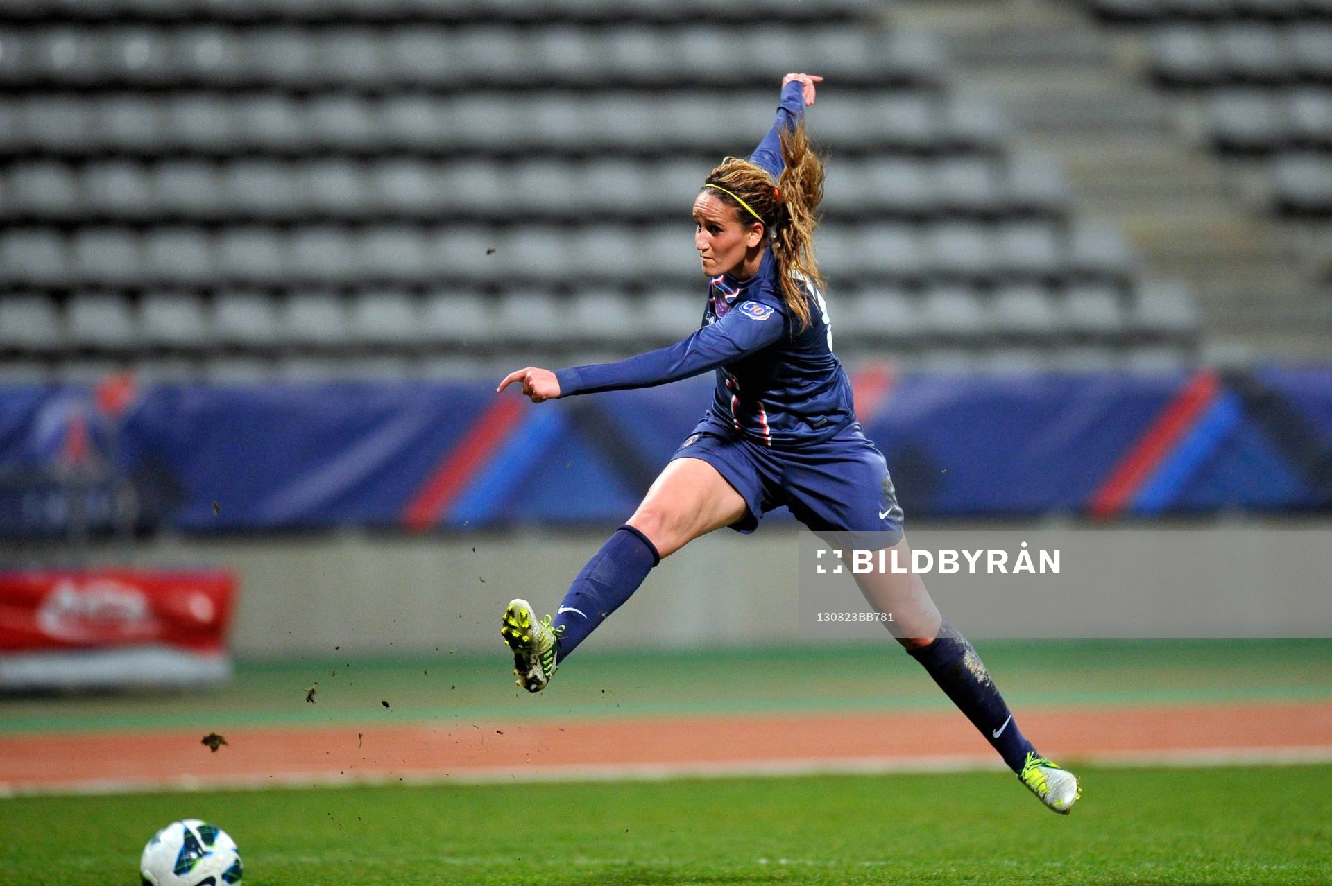 Fotboll, Franska cupen, Dam, Paris Saint Germain - Juvisy: Kheira HAMRAOUI - 23.03.2013 - Paris Saint Germain / Juvisy - 1/8finale de la Coupe de France Feminine