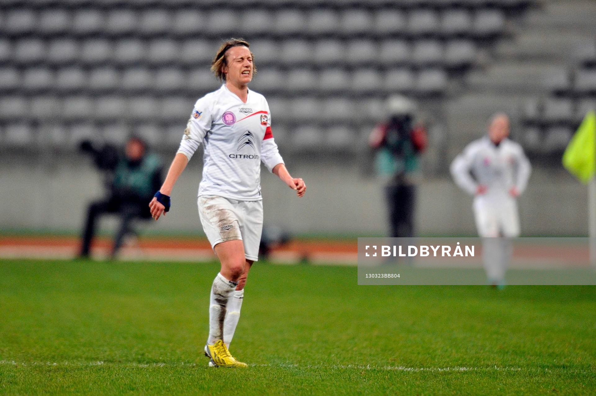 Fotboll, Franska cupen, Dam, Paris Saint Germain - Juvisy: Blessure de Sandrine SOUBEYRAND - 23.03.2013 - Paris Saint Germain / Juvisy - 1/8finale de la Coupe de France Feminine
