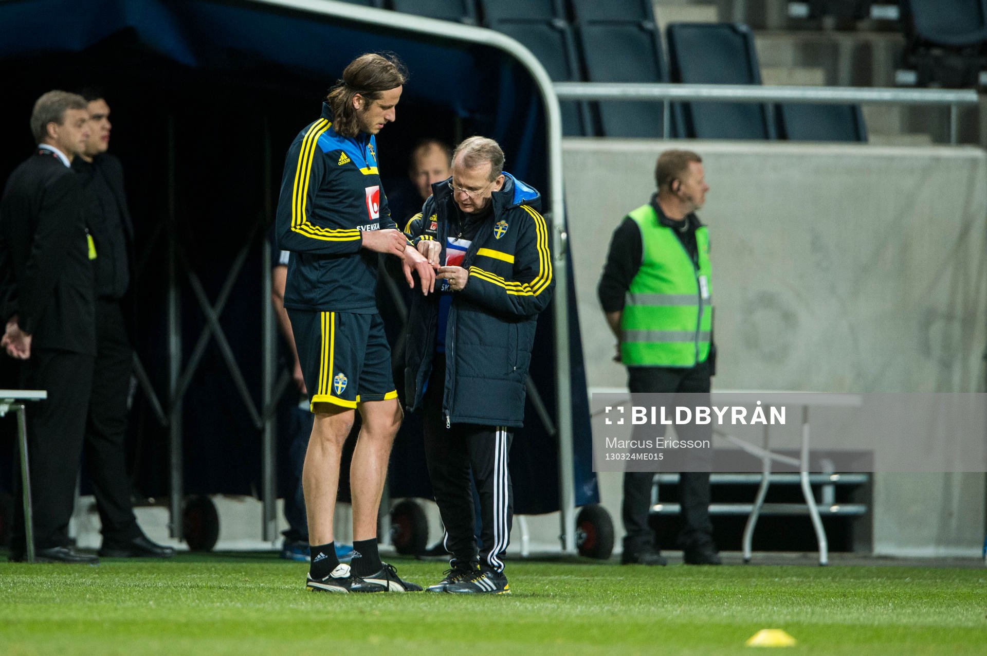 Jonas Olsson fick ont i fingret