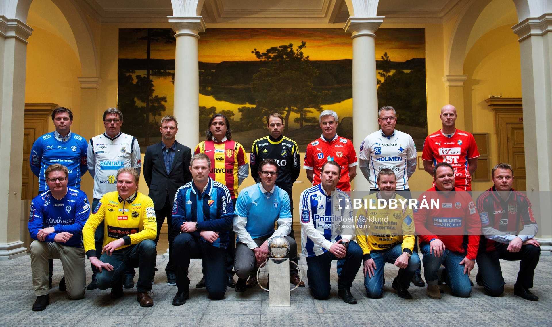 Lagbild på de allsvenska tränarna 2013, från vänster