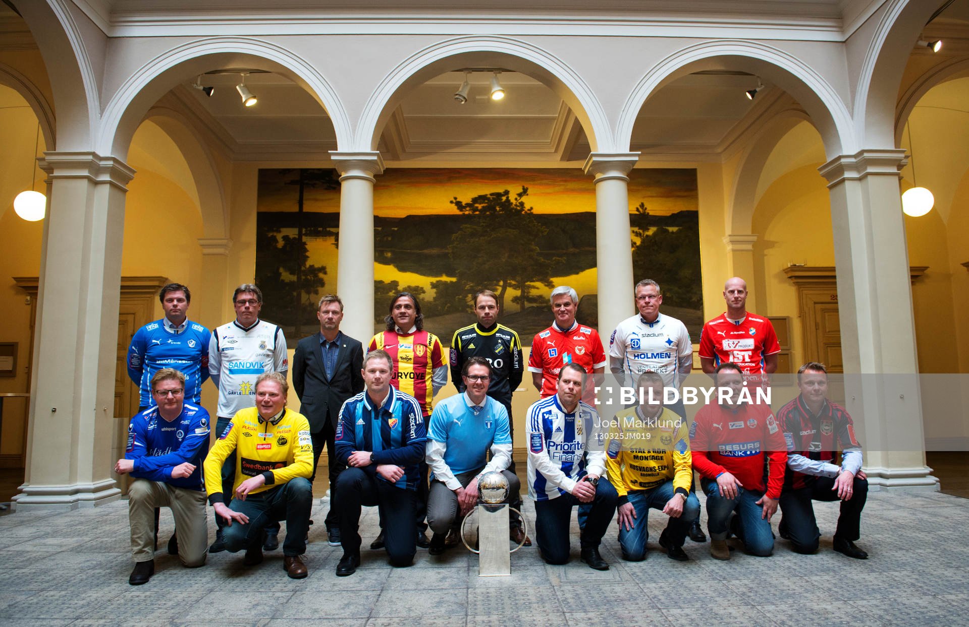 Lagbild på de allsvenska tränarna 2013, från vänster