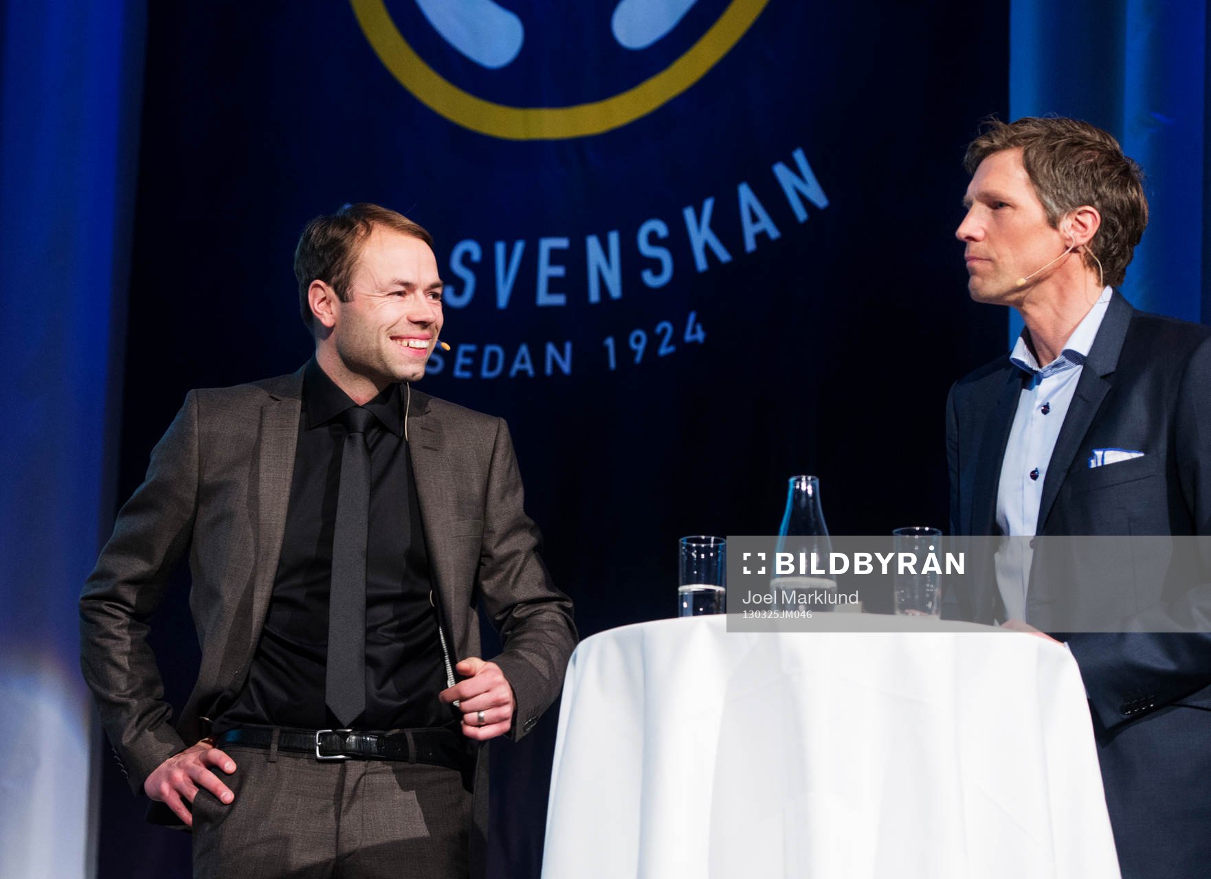 Andreas Alm, tränare AIK, i samtal med Jens Fjellström, C