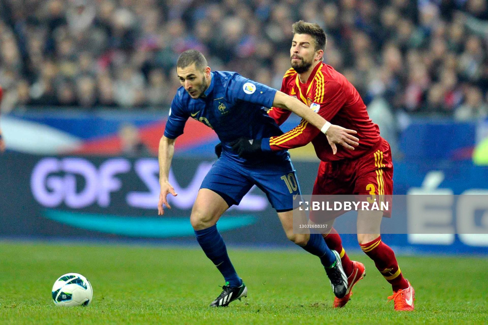  Fotboll, VM-kval, Frankrike - Spanien: Karim BENZEMA / Gerard PIQUE  - 26.03.2013 - France / Espagne - Eliminatoire Coupe du Monde 2014