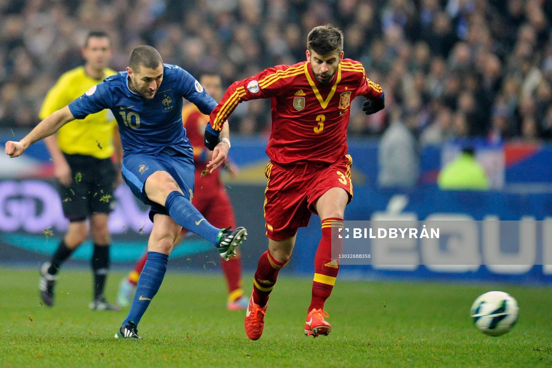  Fotboll, VM-kval, Frankrike - Spanien: Karim BENZEMA / Gerard PIQUE  - 26.03.2013 - France / Espagne - Eliminatoire Coupe du Monde 2014