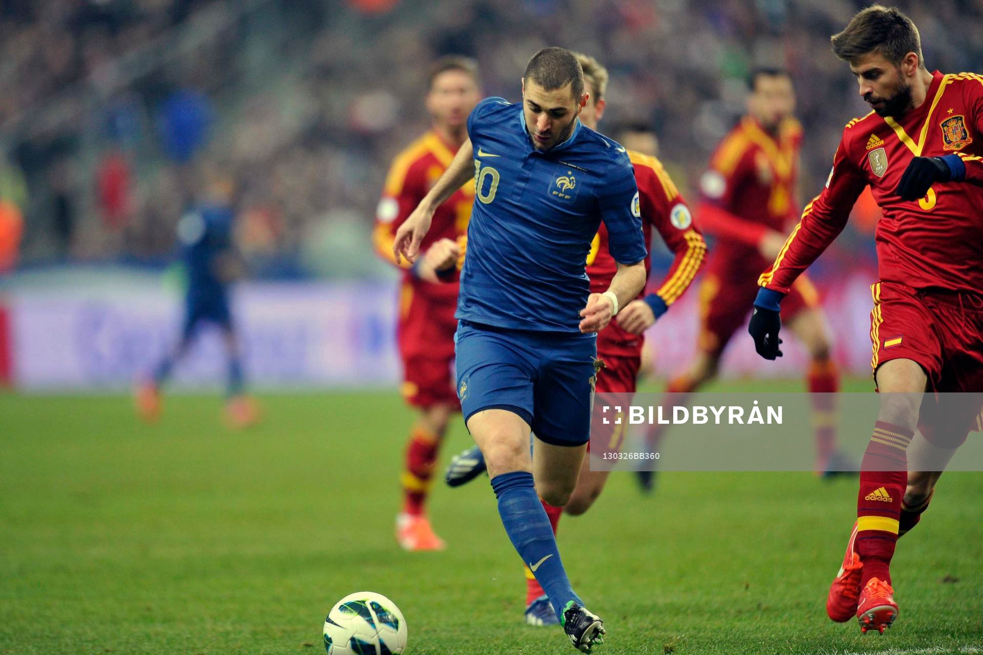  Fotboll, VM-kval, Frankrike - Spanien: Karim BENZEMA / Gerard PIQUE  - 26.03.2013 - France / Espagne - Eliminatoire Coupe du Monde 2014
