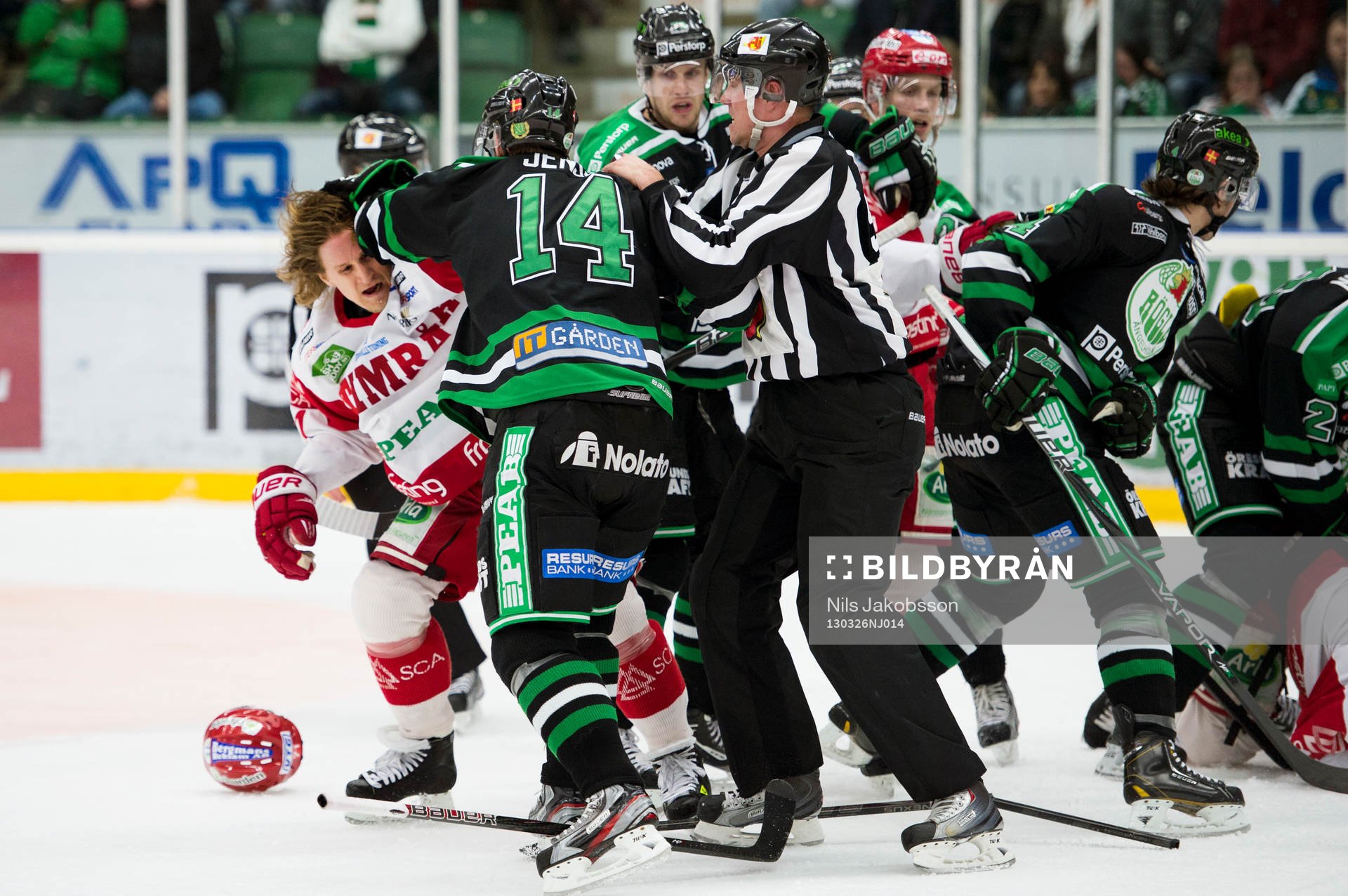 Jonathan Hedström, Timrå, bråkar med Jesper Jensen,