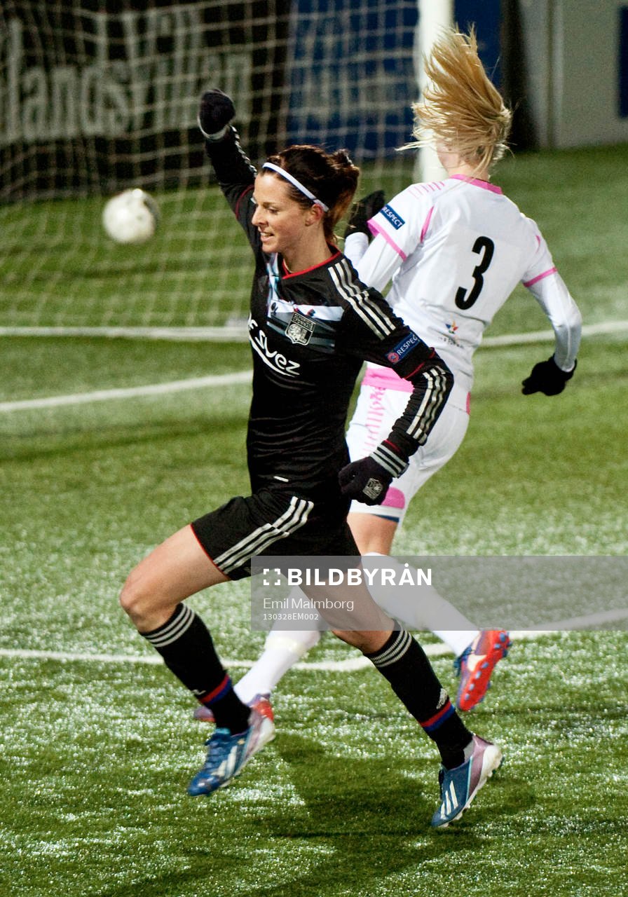 Lotta Schelin, Lyon gör 1-0. Jubel