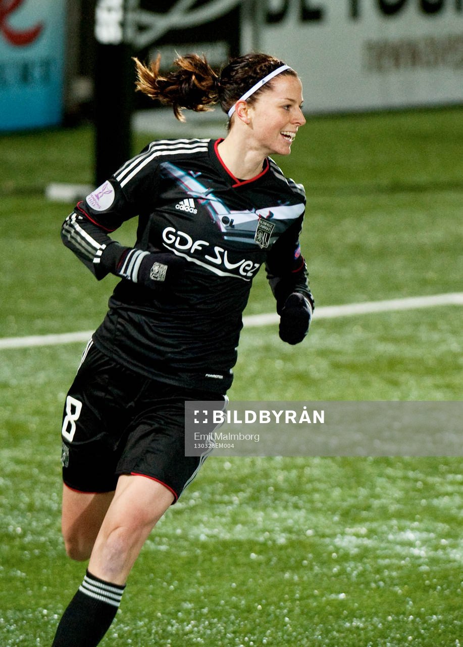 Lotta Schelin, Lyon gör 1-0. Jubel