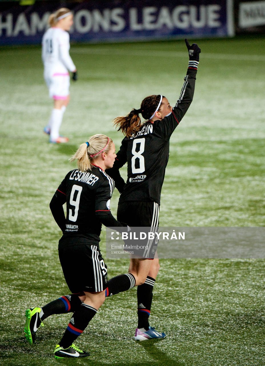 Lotta Schelin, Lyon. Jubel vid 1-0