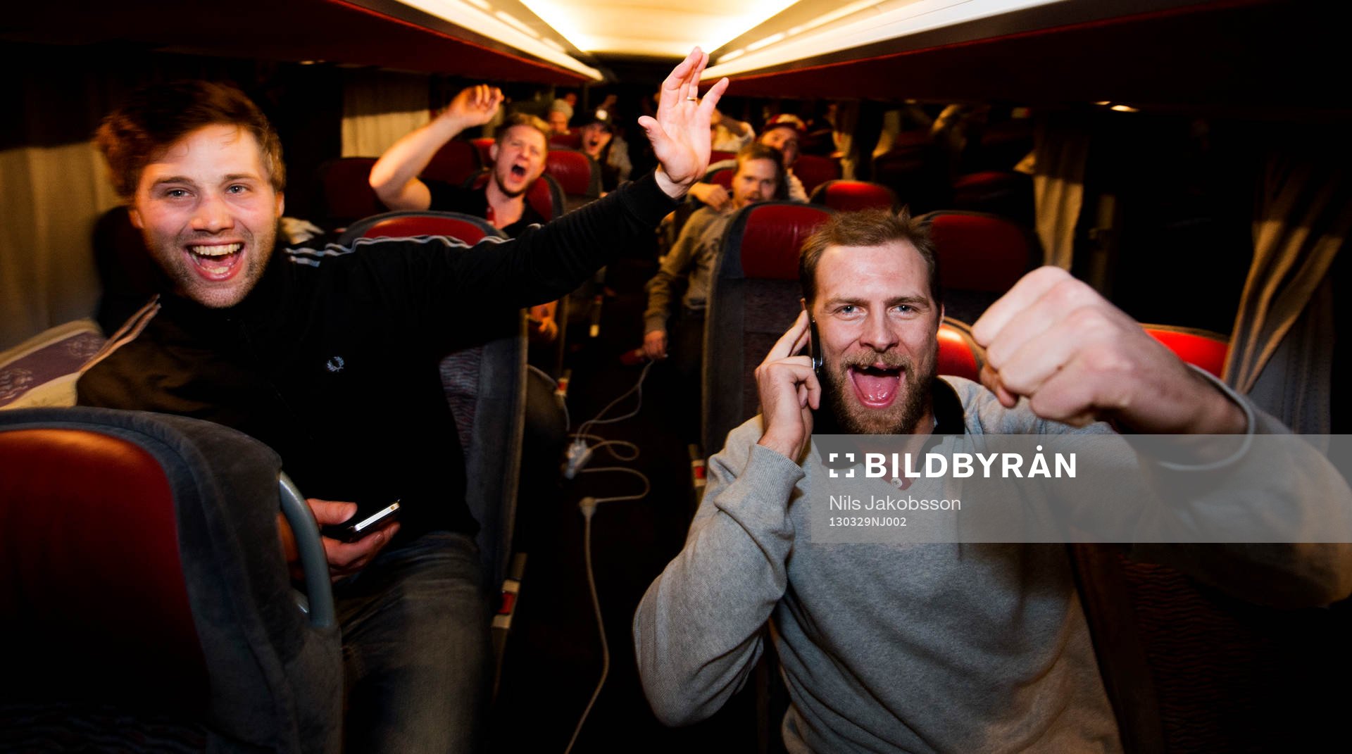 Henrik Löwdahl och Örebro jublar i bussen